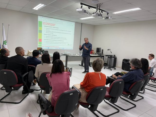 Ifes recebe comitiva do Vietnã